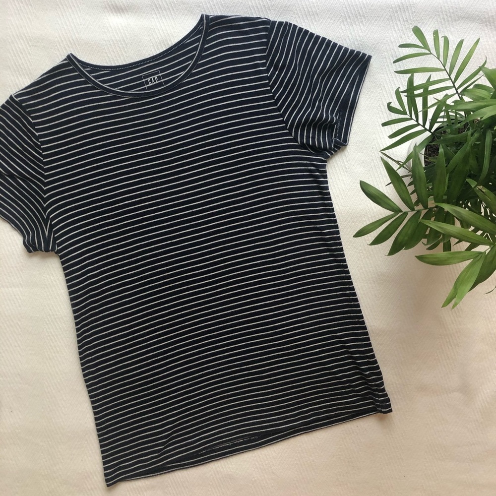 Gap cotton crew neck shirt